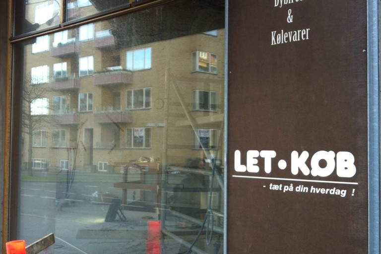 Hanne Miriam Larsen</br>Gammeldags købmandsbutik lukket<br />Old-fashioned grocery store closed
