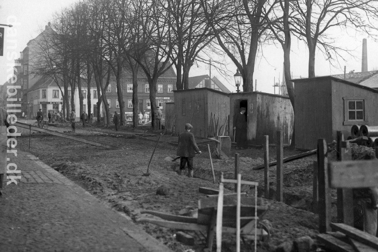 BYENS IDENTITET OG FORANDRING</br>construction and building - Bus Station 1930