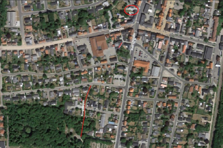 Da Ulfkjær blev til Ulfborg</br>Ulfborgs rester af den gamle kongevej markeret med rødt.<br />Kilde: Google Maps