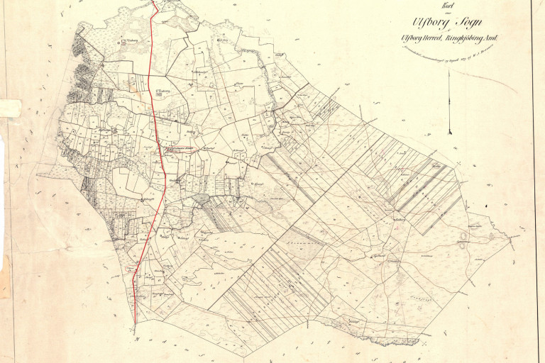 Da Ulfkjær blev til Ulfborg</br>Sognekort over Ulfborg 1839 - her er kongevejen markeret med rødt.<br />Kilde: Historiske kort på nettet, geodatastyrelsen.