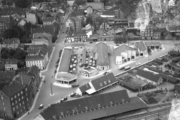 BYENS IDENTITET OG FORANDRING</br>In front right corner - the Danish railways Central Workshops 1930